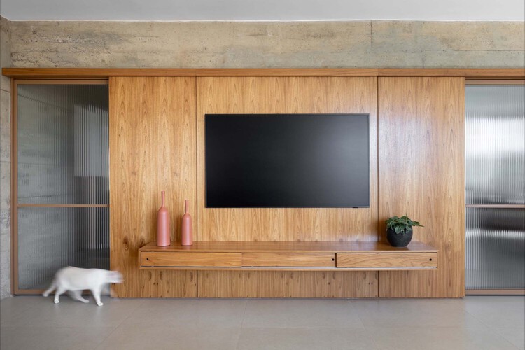 Interiores en bruto: 20 proyectos que exponen hormigón y madera - Imagen 7 de 37