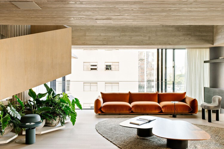 Interiores en bruto: 20 proyectos que exponen hormigón y madera - Imagen 9 de 37