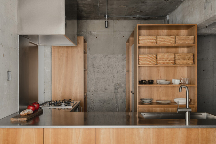 Interiores en bruto: 20 proyectos que exponen hormigón y madera - Imagen 11 de 37