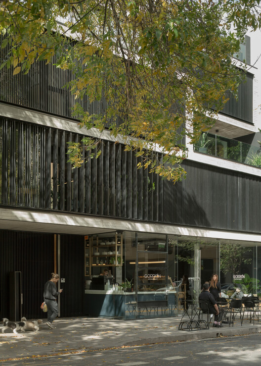 Casas Urbanas Newbery / Dieguez Fridman Casas Urbanas Newbery / Dieguez Fridman - Imagen 8 de 26