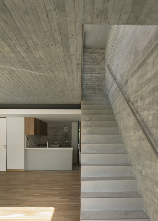 Newbery Urban Houses / Dieguez Fridman - Fotos 17 de 26