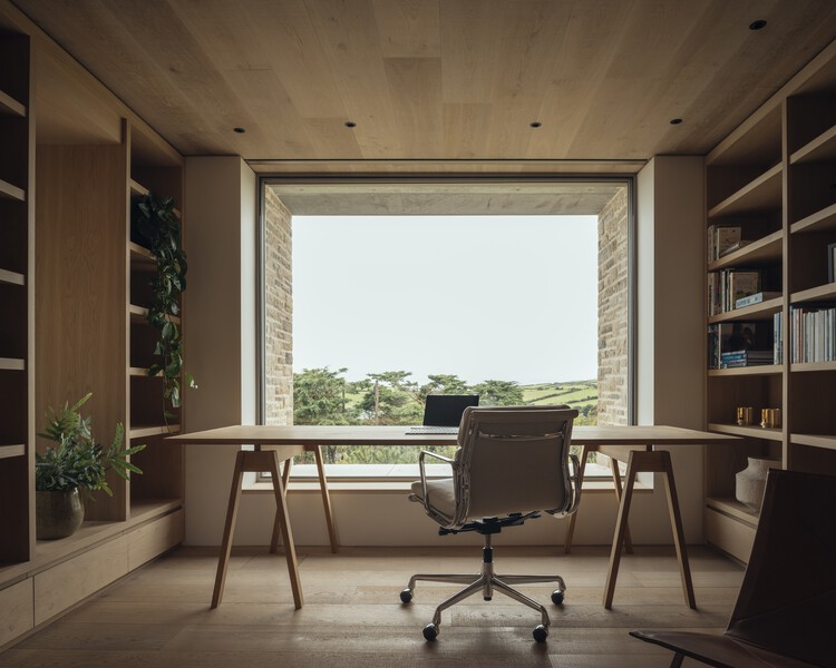 Bay House / McLean Quinlan - Fotografia de Interiores, Sala de Jantar, Madeira, Mesa, Prateleira, Cadeira