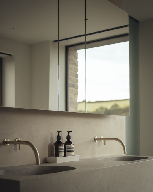 Bay House / McLean Quinlan - Fotografia de Interiores, Banheiro, Iluminação, Pia, Bancada