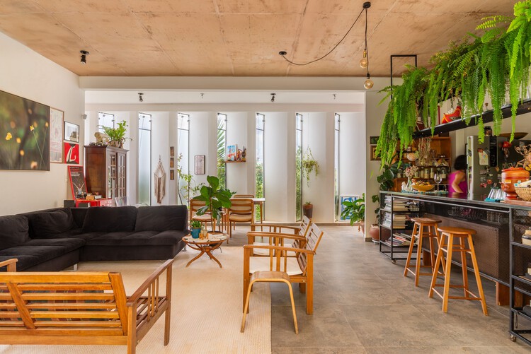 Tocama House/Paralel Building - Fotografía interior, comedor, madera, sillas