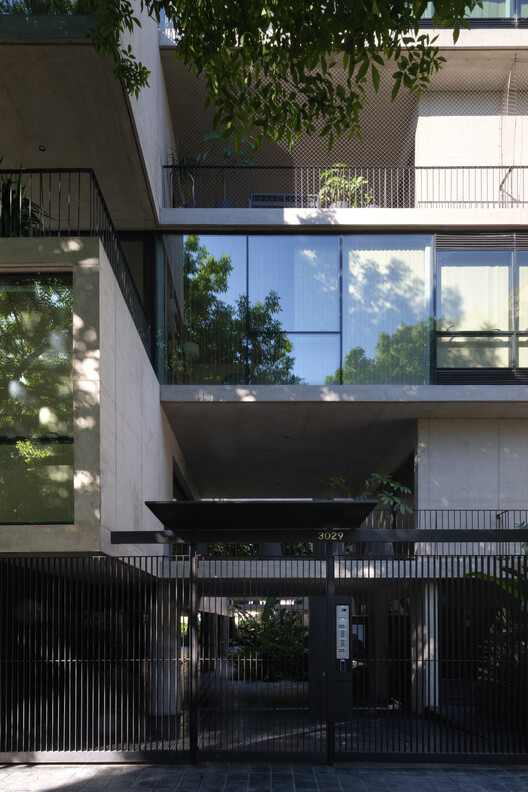 Viviendas en la calle Conesa / MONOBLOCK - Fotografía exterior, Balcón