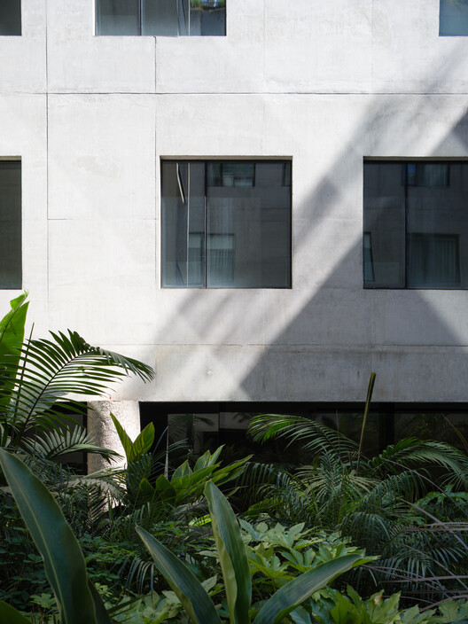 Viviendas en la calle Conesa / MONOBLOCK - Fotografía exterior, Concreto
