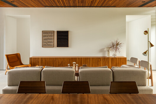 Casa Buritis / Aguirre Arquitetura - Fotografía interior, Sala de estar, Madera, Mesas, Sillas