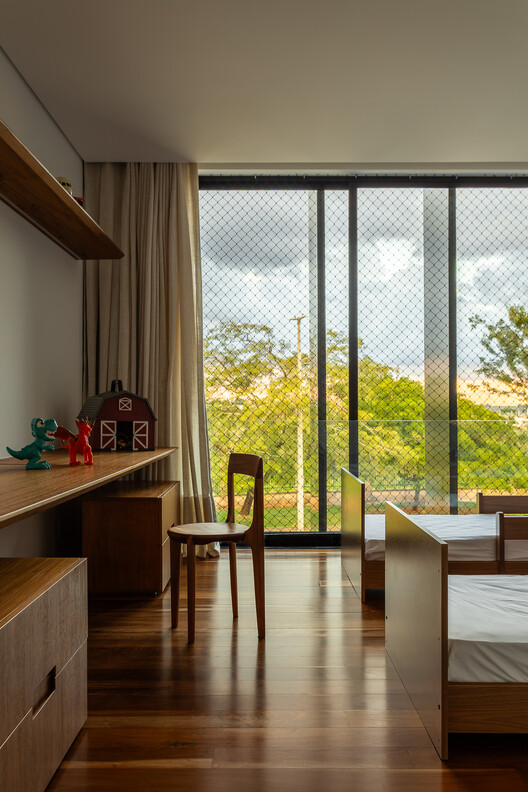 Casa Buritis / Aguirre Arquitetura - Fotografía interior, Cocina, Madera, Camas, Dormitorio, Sillas