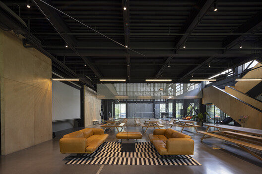 NoXbase Hotel / ClubBuildShop Architects - 室内图, 起居室, 木头, 灯, 椅子, 玻璃, 梁