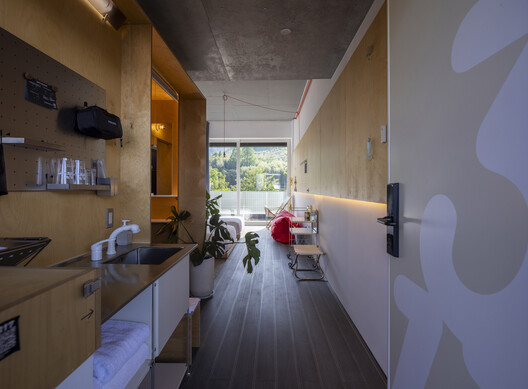 NoXbase Hotel / ClubBuildShop Architects - 室内图, 厨房, 灯, 椅子, 桌子, 玻璃, 台面