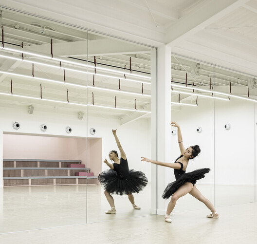 Choreographing Space: Architecture and Dance as Interdisciplinary Practices - Image 17 of 40