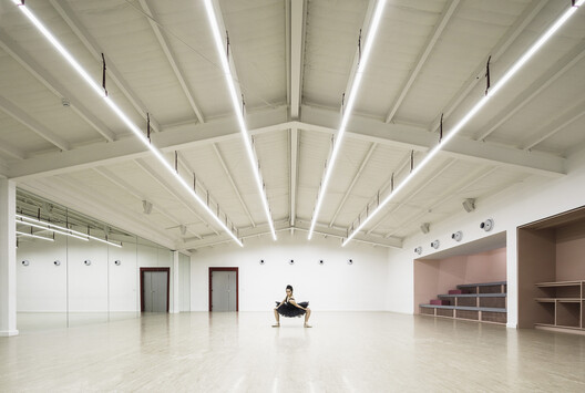 Choreographing Space: Architecture and Dance as Interdisciplinary Practices - Image 8 of 40