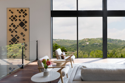 Framing Interiors and Landscapes in Aluminum and Glass to Master the View - Image 9 of 13