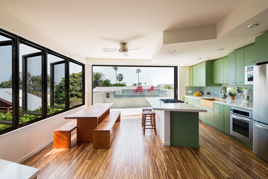 Framing Interiors and Landscapes in Aluminum and Glass to Master the View