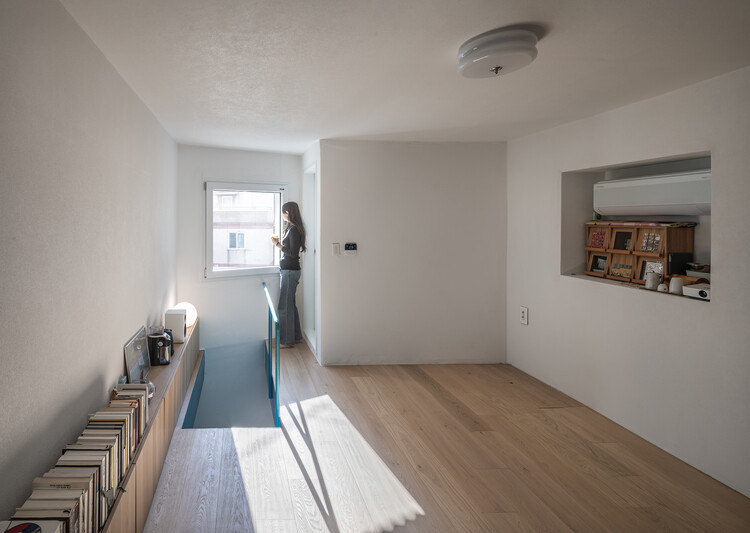 Casa 2 / pinturas - fotografía interior, madera