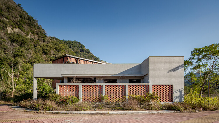 Centro de Visitantes do Jardim Literário Hakka Miaoli / Guu Architects & Associates - Imagem 6 de 41