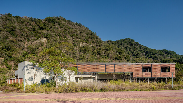Centro de Visitantes do Jardim Literário Hakka Miaoli / Guu Architects & Associates - Imagem 7 de 41