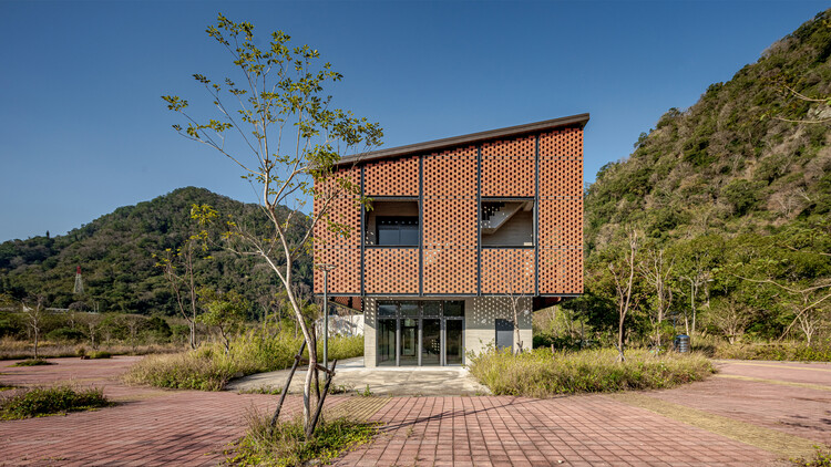 Centro de Visitantes do Jardim Literário Hakka Miaoli / Guu Architects & Associates - Fotografia de Exterior