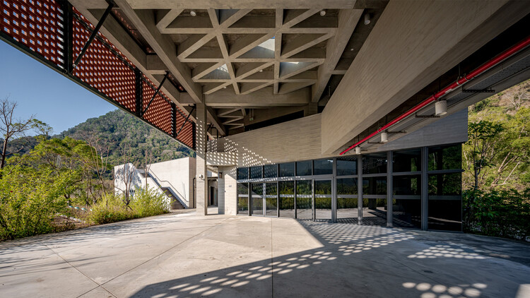 Centro de Visitantes do Jardim Literário Hakka Miaoli / Guu Architects & Associates - Imagem 3 de 41