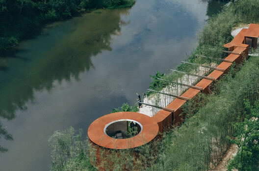 Floral Wander Loop / DL Atelier