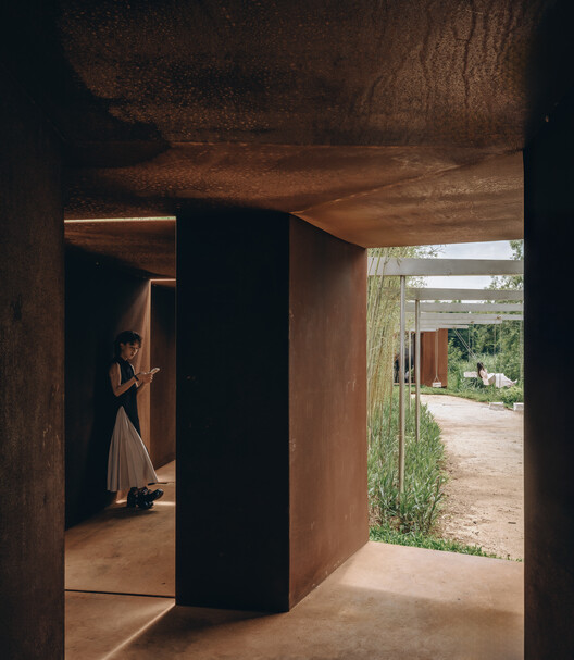 Flower Road Pavilion/DL Studio - Fotografía interior, madera