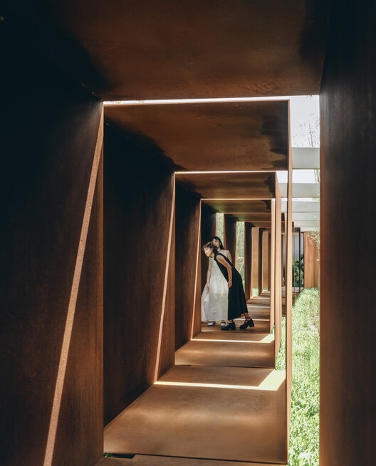 Flower Road Pavilion/DL Studio - Fotografía interior, madera