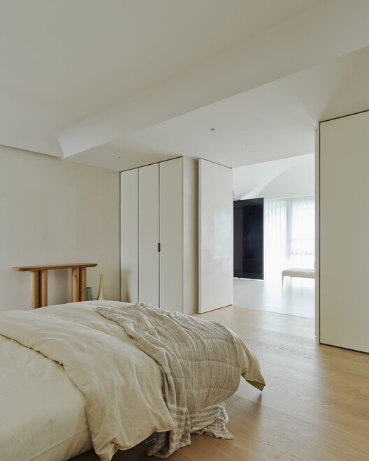 River Isle House / Waterfrom Design River Isle House / Waterfrom Design - Interior Photography, Bedroom, Wood, Lighting, Bed, Door, Closet