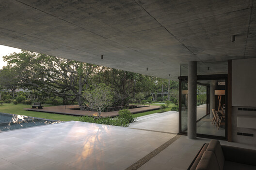 Banyan Tree House  / Anonym - Image 13 of 32