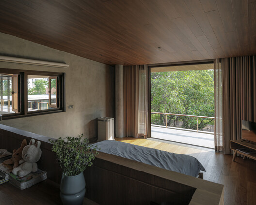 Banyan Tree House  / Anonym - Interior Photography, Bedroom, Wood, Beam, Chair