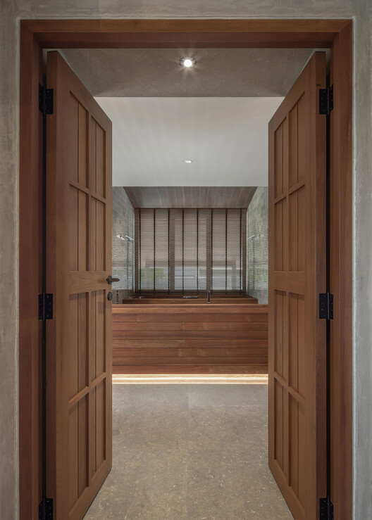 Banyan Tree House  / Anonym - Interior Photography, Wood, Door