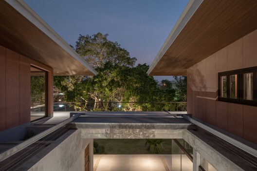 Banyan Tree House  / Anonym - Exterior Photography