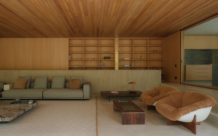 Interiores en bruto: 20 proyectos que exponen hormigón y madera - Imagen 16 de 37