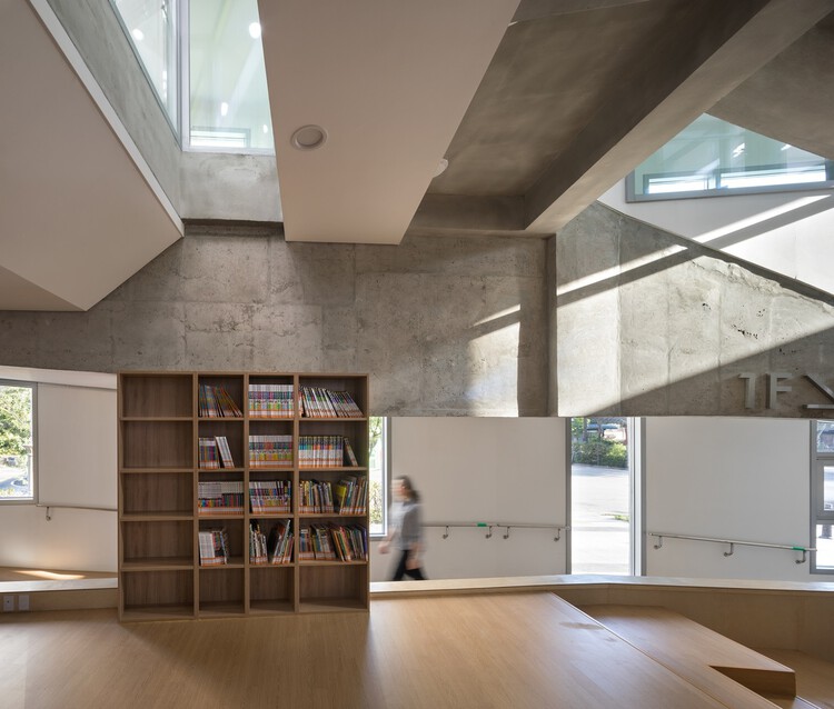 Interiores en bruto: 20 proyectos que exponen hormigón y madera - Imagen 2 de 37