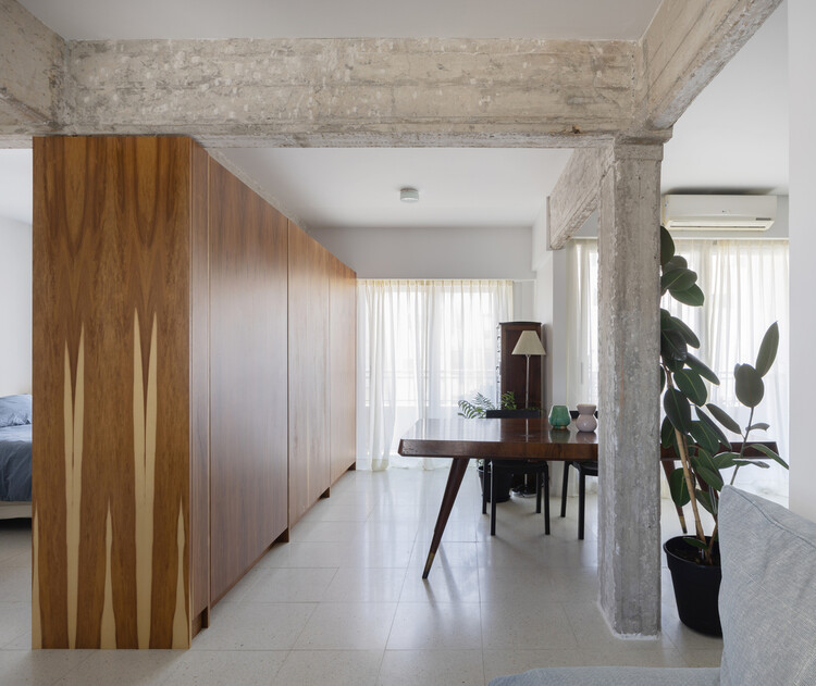 Interiores en bruto: 20 proyectos que exponen hormigón y madera - Imagen 19 de 37