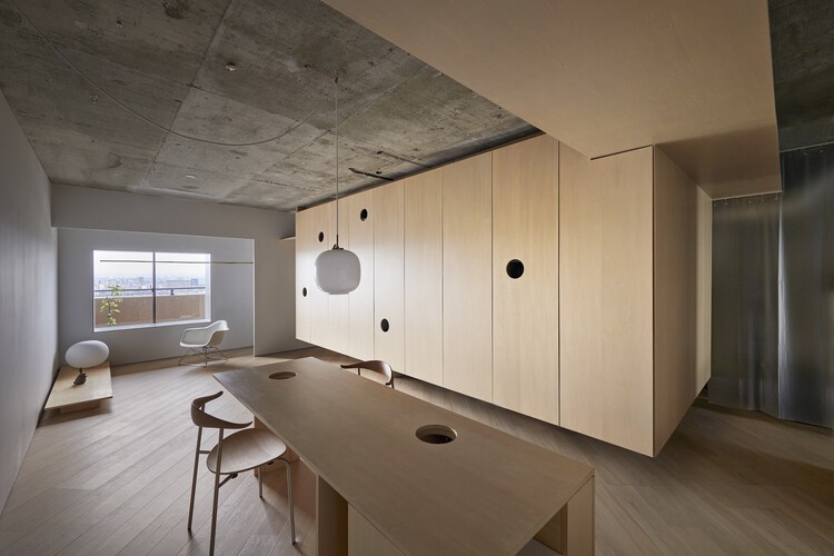 Interiores en bruto: 20 proyectos que exponen hormigón y madera - Imagen 21 de 37