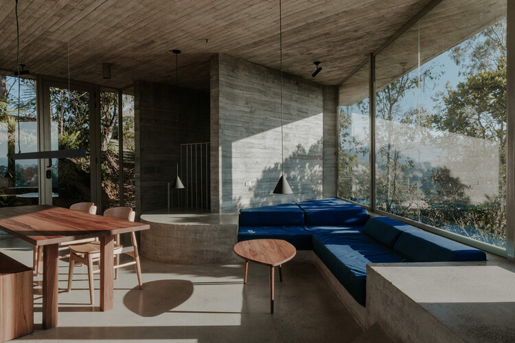 Interiores en bruto: 20 proyectos que exponen hormigón y madera - Imagen 29 de 37