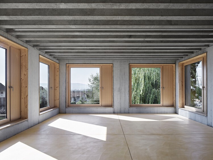 Interiores en bruto: 20 proyectos que exponen hormigón y madera - Imagen 6 de 37