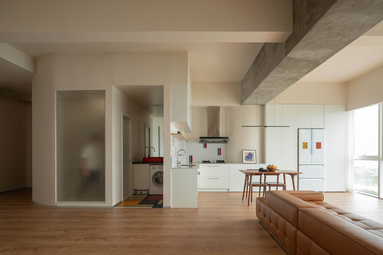 Interiores en bruto: 20 proyectos que exponen hormigón y madera - Imagen 31 de 37