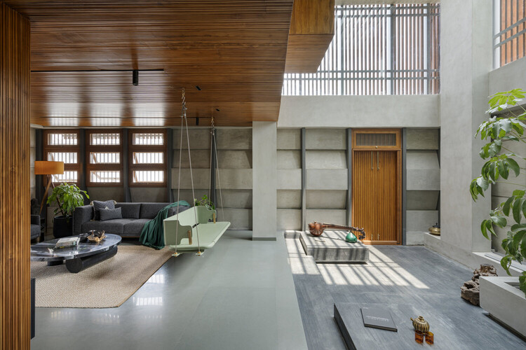 Interiores en bruto: 20 proyectos que exponen hormigón y madera - Imagen 33 de 37