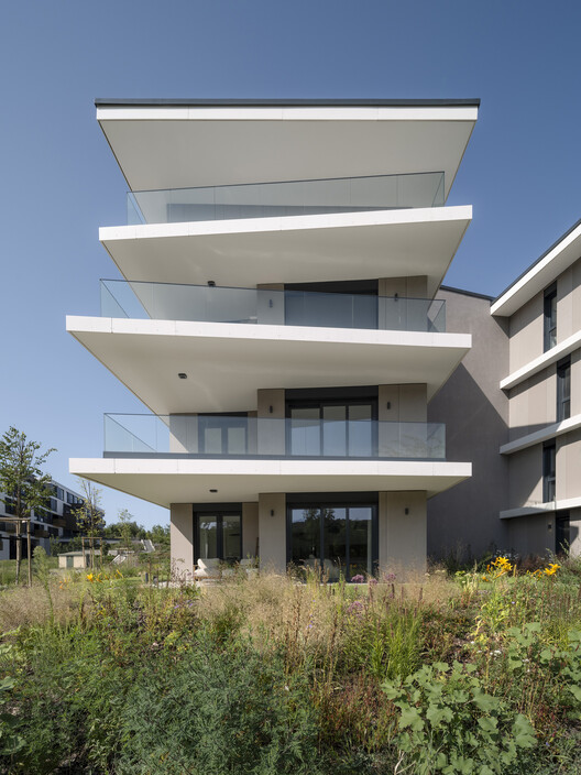 Lake 11 Home & Park / Coldefy + DDS Lake 11 Home & Park / Coldefy + DDS - Exterior Photography, Balcony