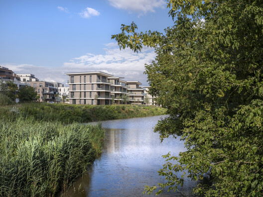 Lake 11 Home & Park / Coldefy + DDS Lake 11 Home & Park / Coldefy + DDS - Image 4 of 29