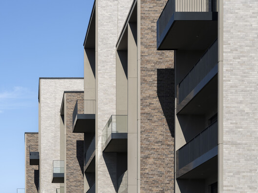 Lake 11 Home & Park / Coldefy + DDS Lake 11 Home & Park / Coldefy + DDS - Exterior Photography, Concrete