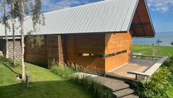 Casa Omah Tanah / Budi Pradono Architects