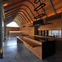 Omah Tanah / Budi Pradono Architects - Fotografía interior, madera, fijación de los befes