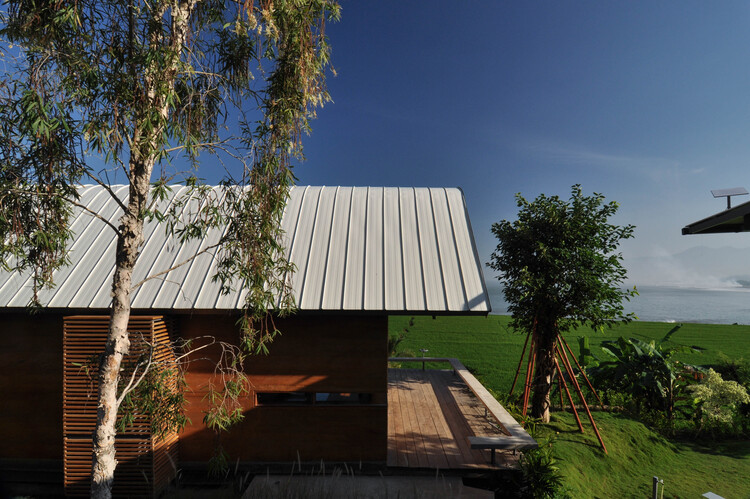 Casa Omah Land / Budi Pradono Architects - Fotos de la apariencia de Madera