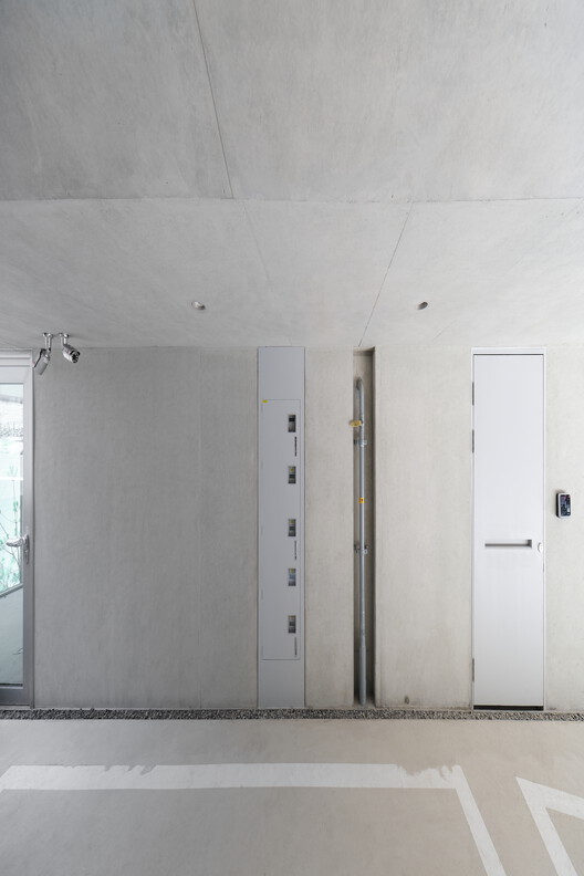 Surreally so Real / FHHH friends - Interior Photography, Bathroom, Concrete