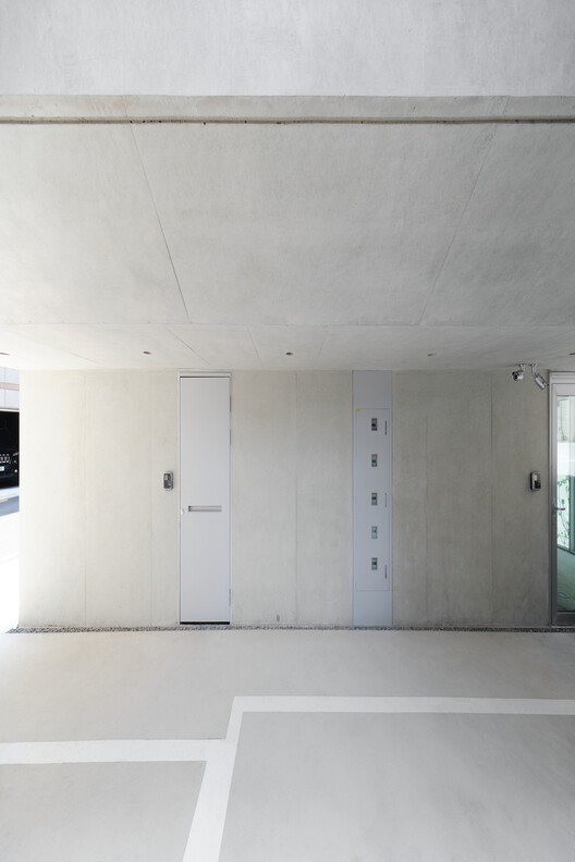Surreally so Real / FHHH friends - Interior Photography, Concrete