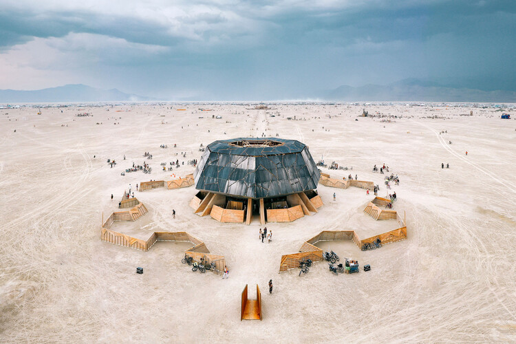 Burning Man 2025: 8 Temporary Installations in the Black Rock Desert - Featured Image
