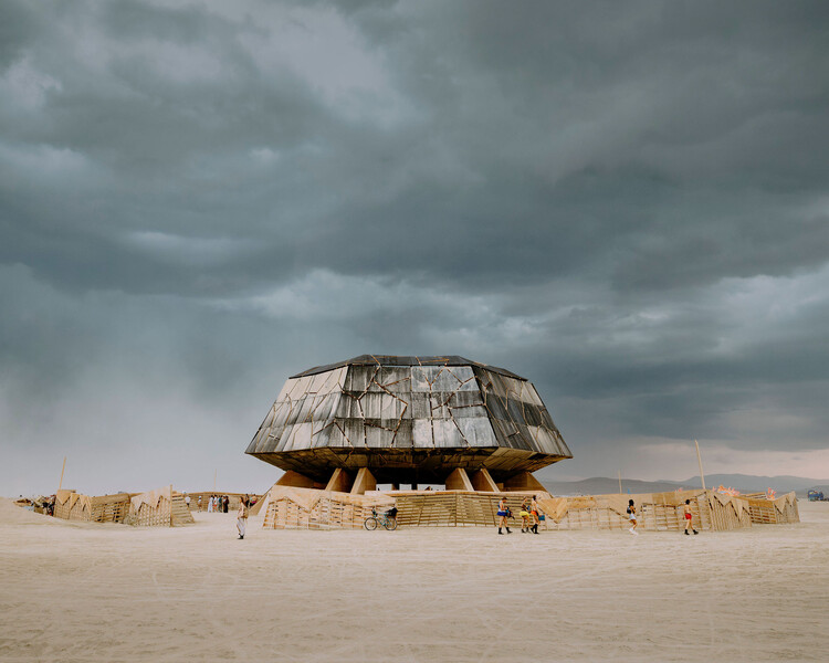 Burning Man 2025: 8 Temporary Installations in the Black Rock Desert - Image 6 of 9