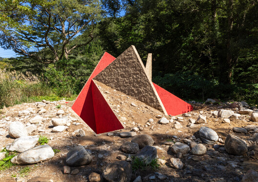 Shrine of Triskele / HAJIME YOSHIDA ARCHITECTURE - Image 8 of 18